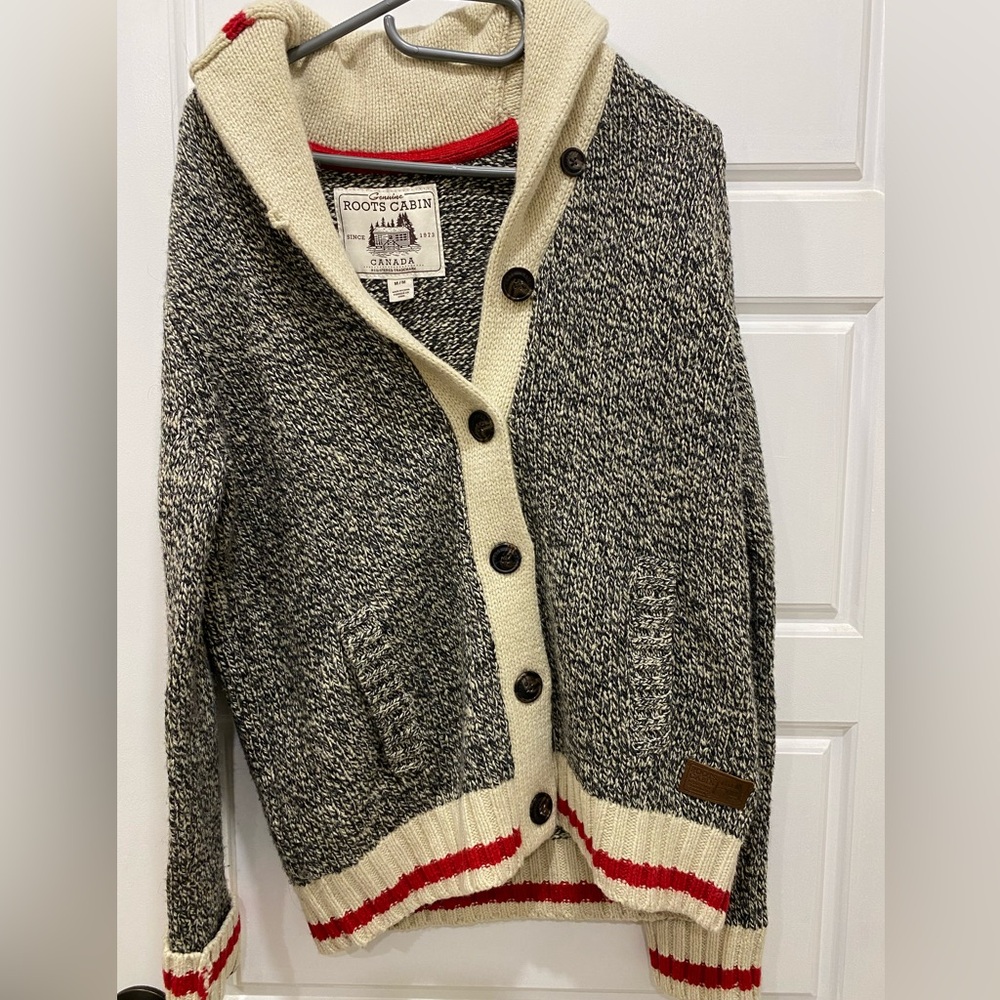 Roots cabin sweater size medium